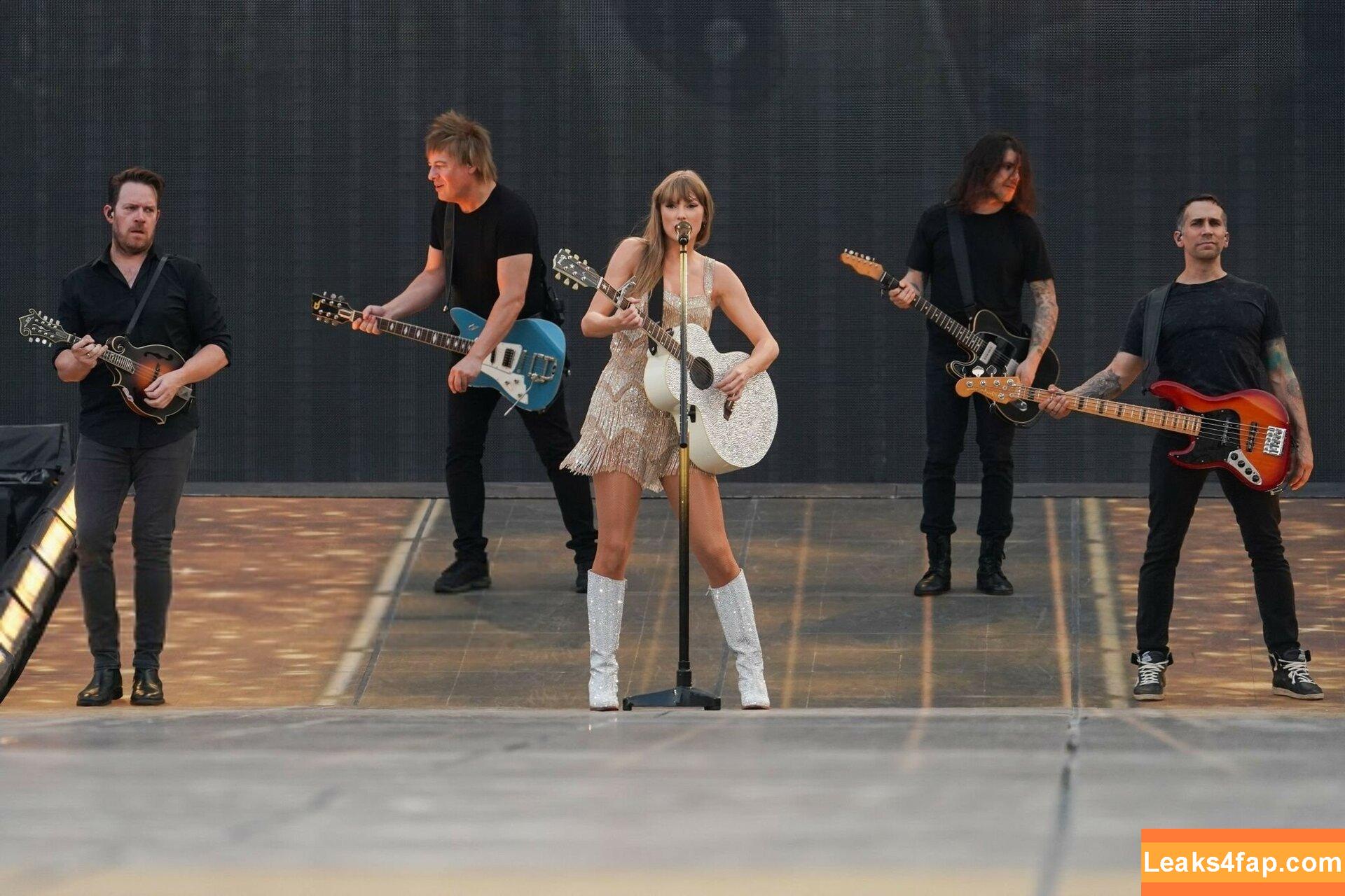 Taylor Swift / shawtiee / taylorswift / taylorswift13 leaked photo photo #5373