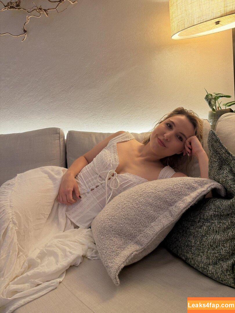 Taylor Tomlinson / taylortomlinson leaked photo photo #0193