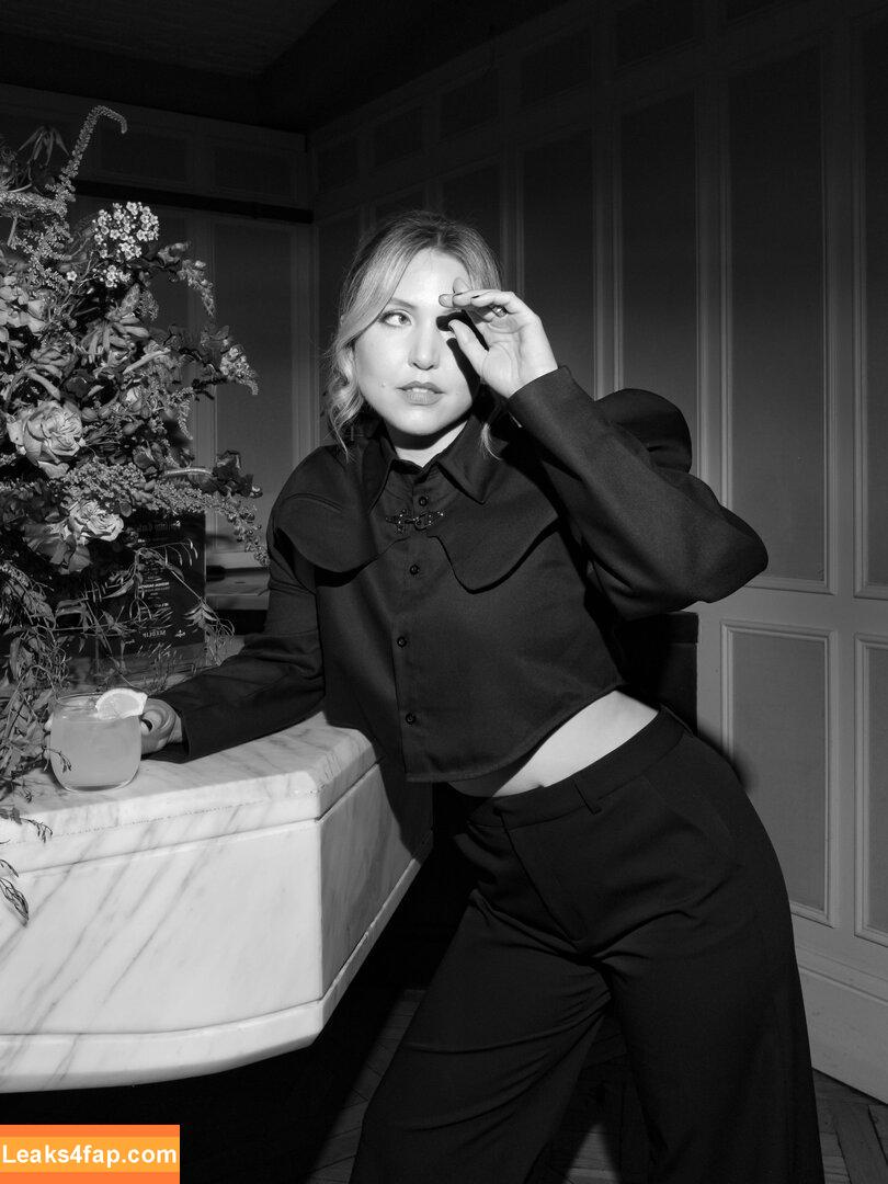 Taylor Tomlinson / https: / taylortomlinson / taytaytomlinson leaked photo photo #0202