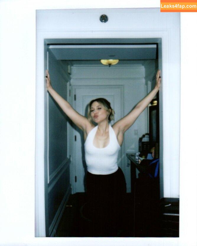 Taylor Tomlinson / https: / taylortomlinson / taytaytomlinson leaked photo photo #0212