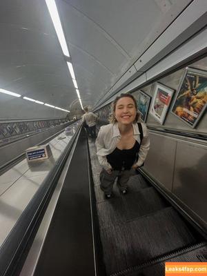 Taylor Tomlinson photo #0190