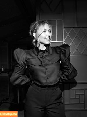 Taylor Tomlinson photo #0199