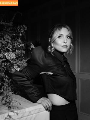 Taylor Tomlinson photo #0203