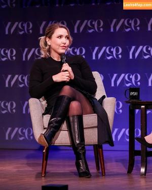 Taylor Tomlinson photo #0213