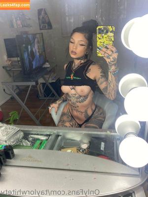 Taylor White photo #0167