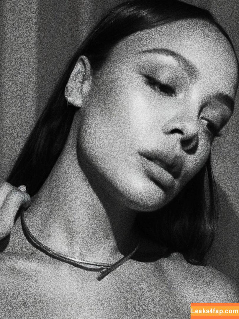 Tessa Thompson / tessamaethompson leaked photo photo #0110