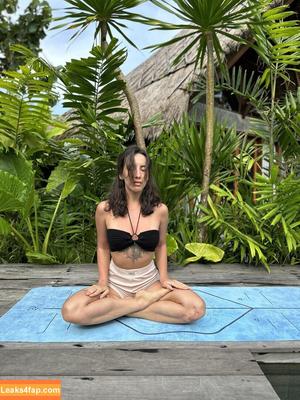 Thais-Yoga photo #0157