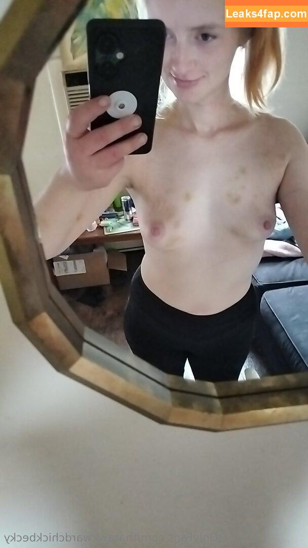 thatawkwardchickbecky /  leaked photo photo #0018