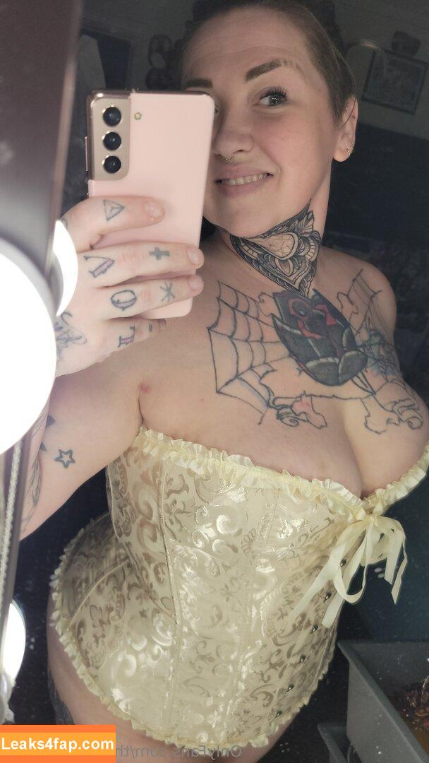 thatbadbitch420 /  leaked photo photo #0019