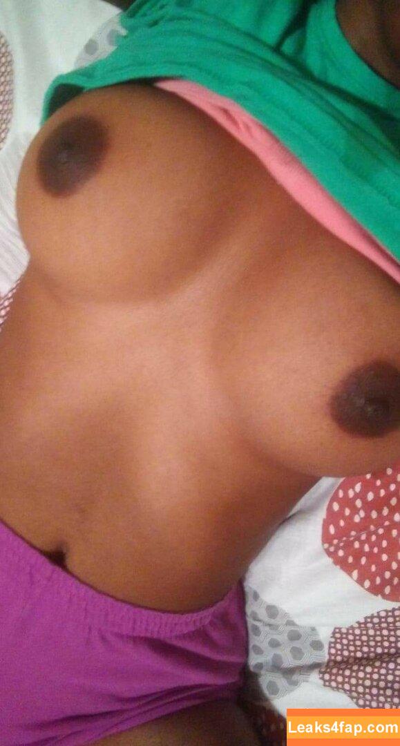 thatbrxt00 / iamtoccara_t / sexyblasian01 leaked photo photo #0012