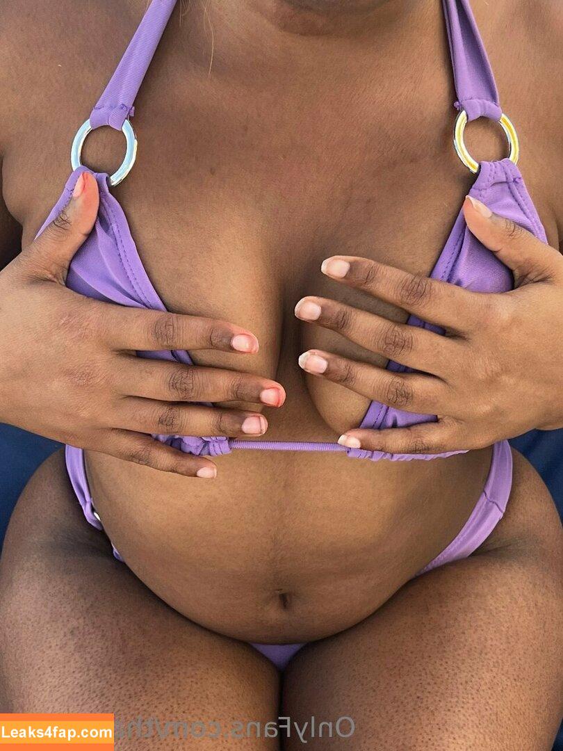 thatbrxt00 / iamtoccara_t / sexyblasian01 leaked photo photo #0017