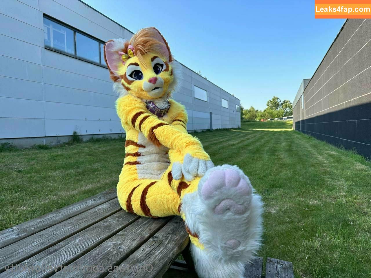 thatyellowkitty /  leaked photo photo #0014