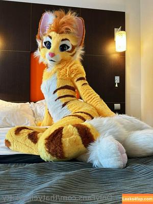 thatyellowkitty photo #0079