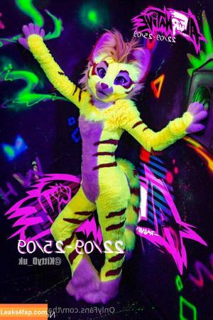 thatyellowkitty photo #0085