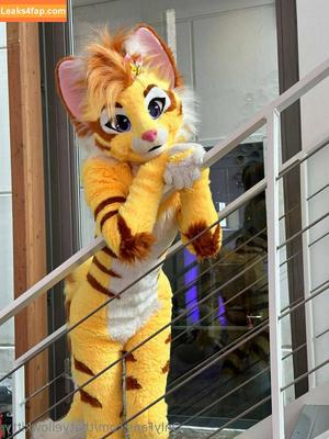 thatyellowkitty photo #0096