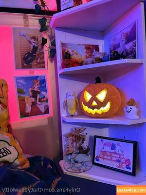 thatyellowkitty photo #0101