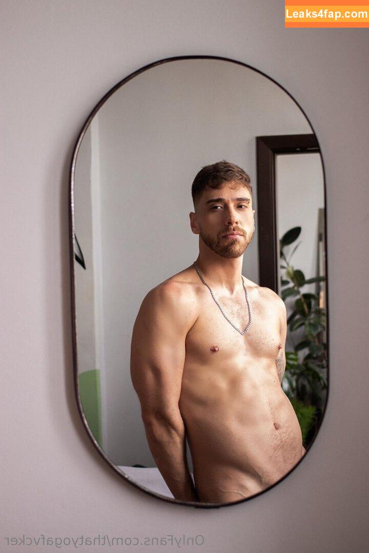 thatyogafvcker /  leaked photo photo #0147