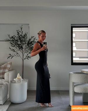 The Definitive 'Petite With An Ass' Megathread photo #0021