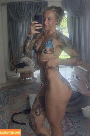 The.renaissance.woman_ photo #0052