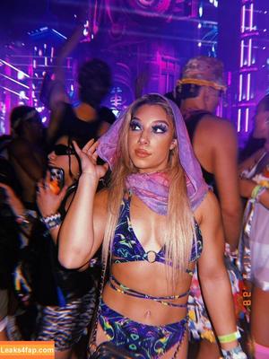 Thea Hail photo #0313