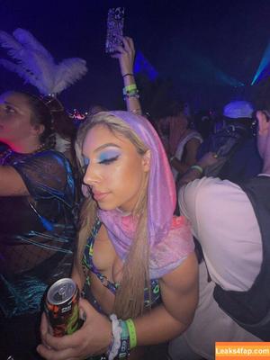 Thea Hail photo #0318