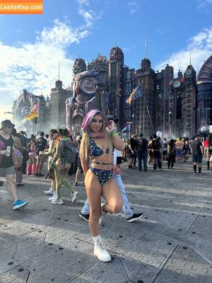 Thea Hail photo #0319