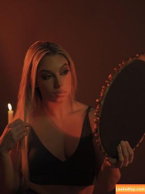 Thea Hail photo #0322