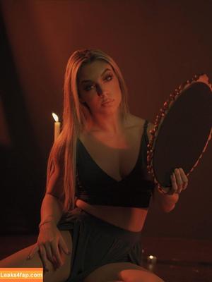 Thea Hail photo #0328