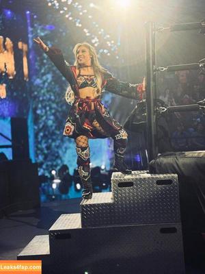 Thea Hail photo #0350