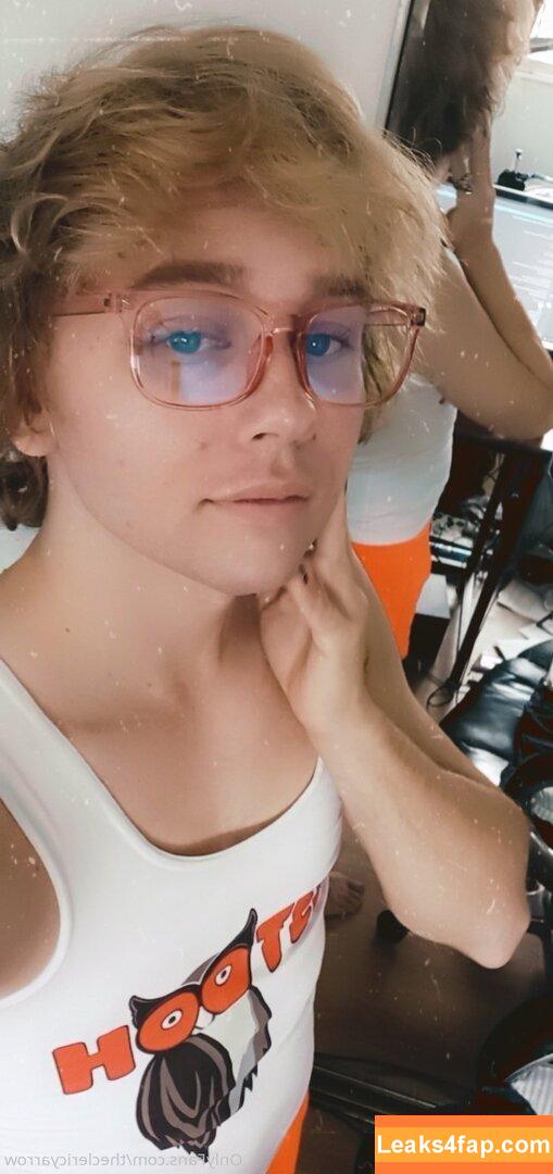 theclericyarrow /  leaked photo photo #0008