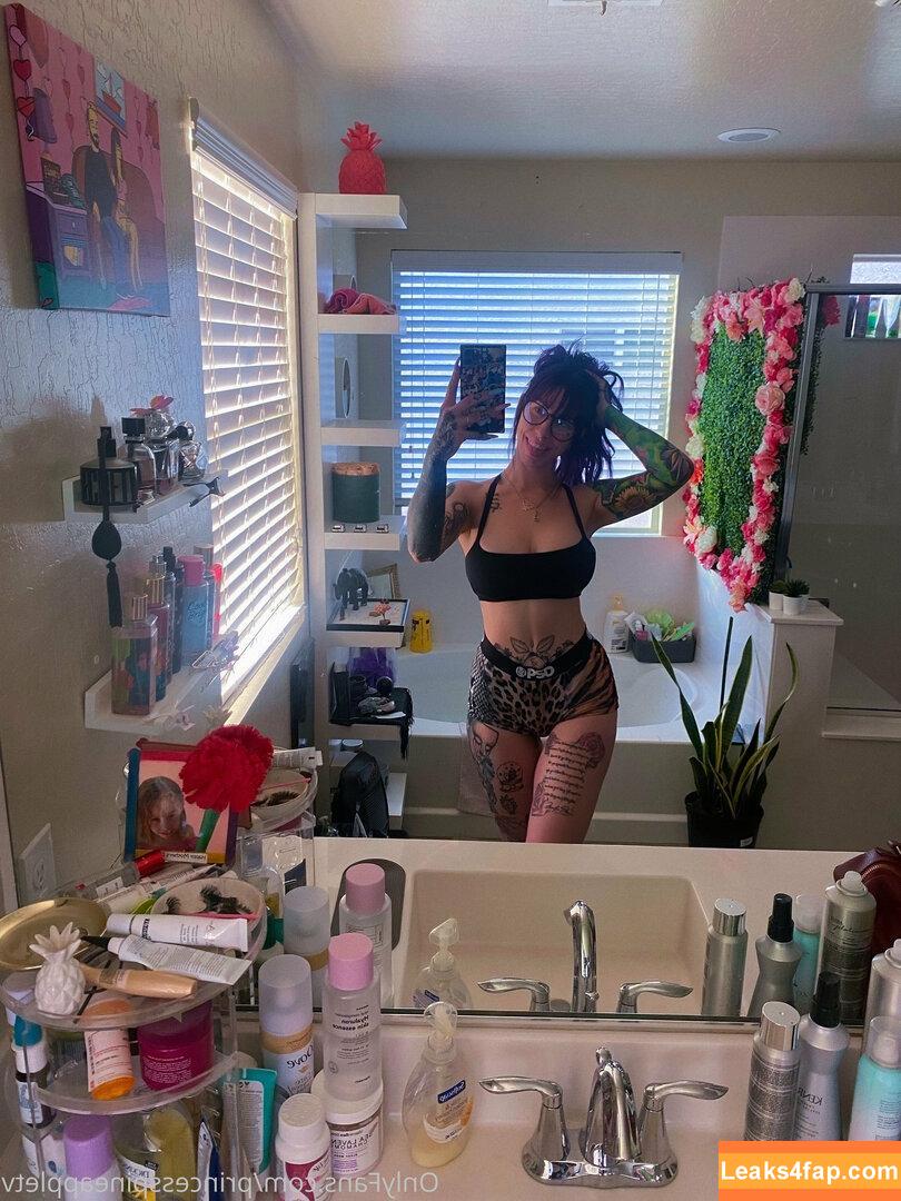 theonlinegirlfriend / wildaboutpineapple leaked photo photo #0065