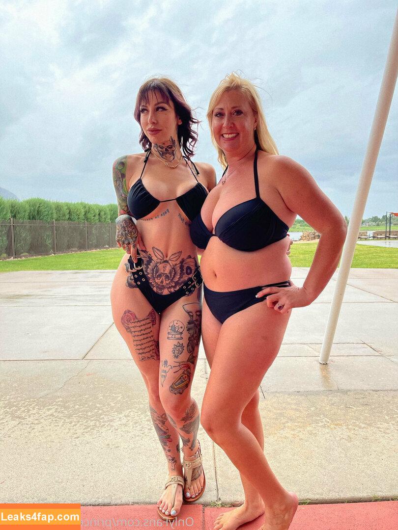 theonlinegirlfriend / wildaboutpineapple leaked photo photo #0136