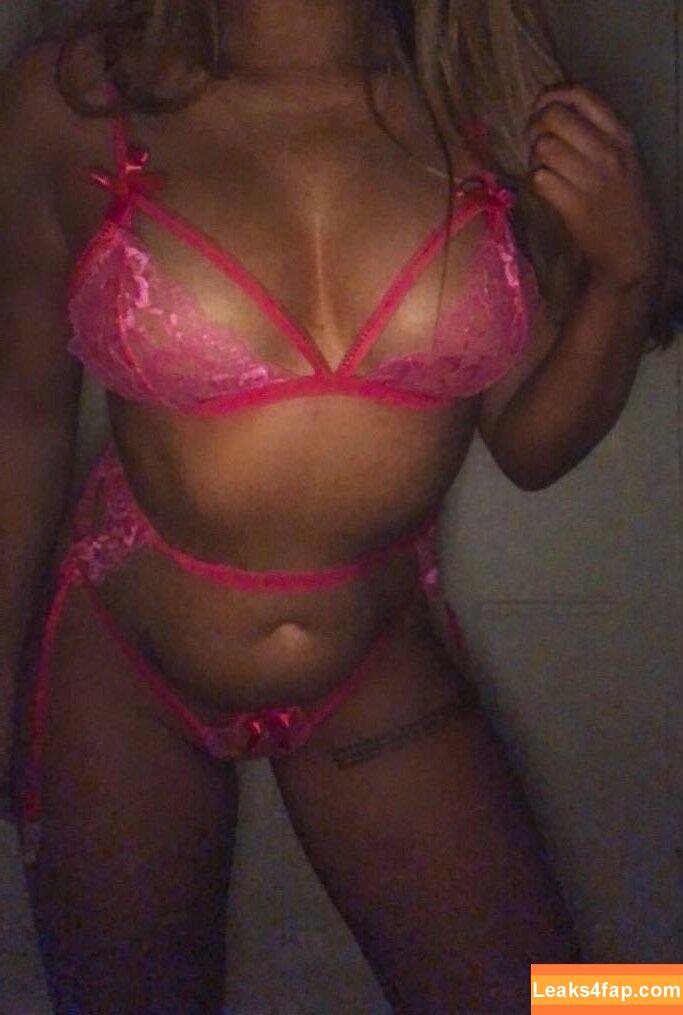 thewetwag / theewetkittyxo leaked photo photo #0006