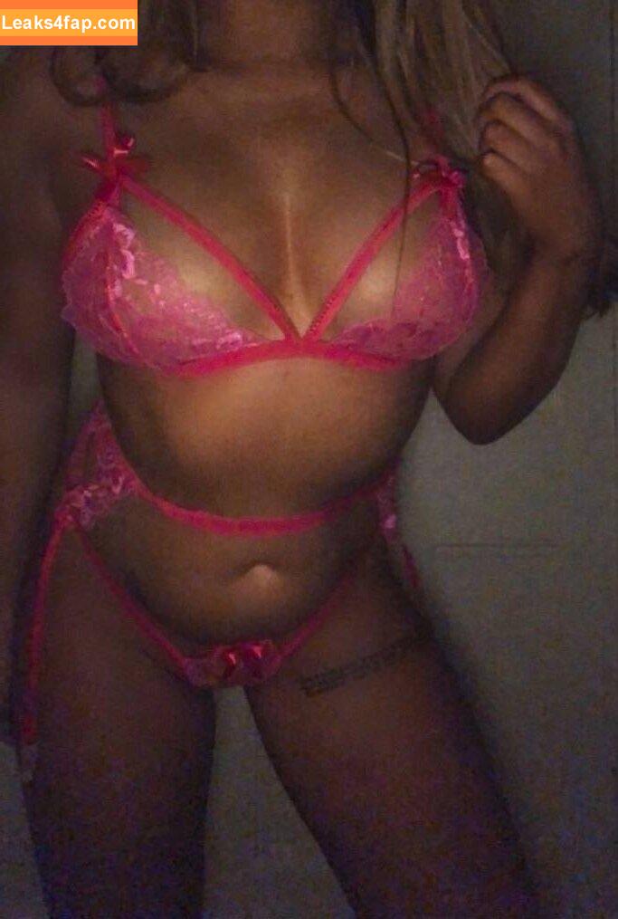 thewetwag / theewetkittyxo leaked photo photo #0007