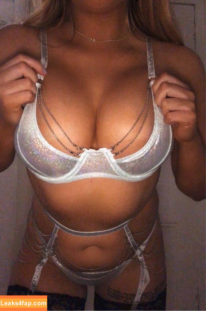 thewetwag / theewetkittyxo leaked photo photo #0013