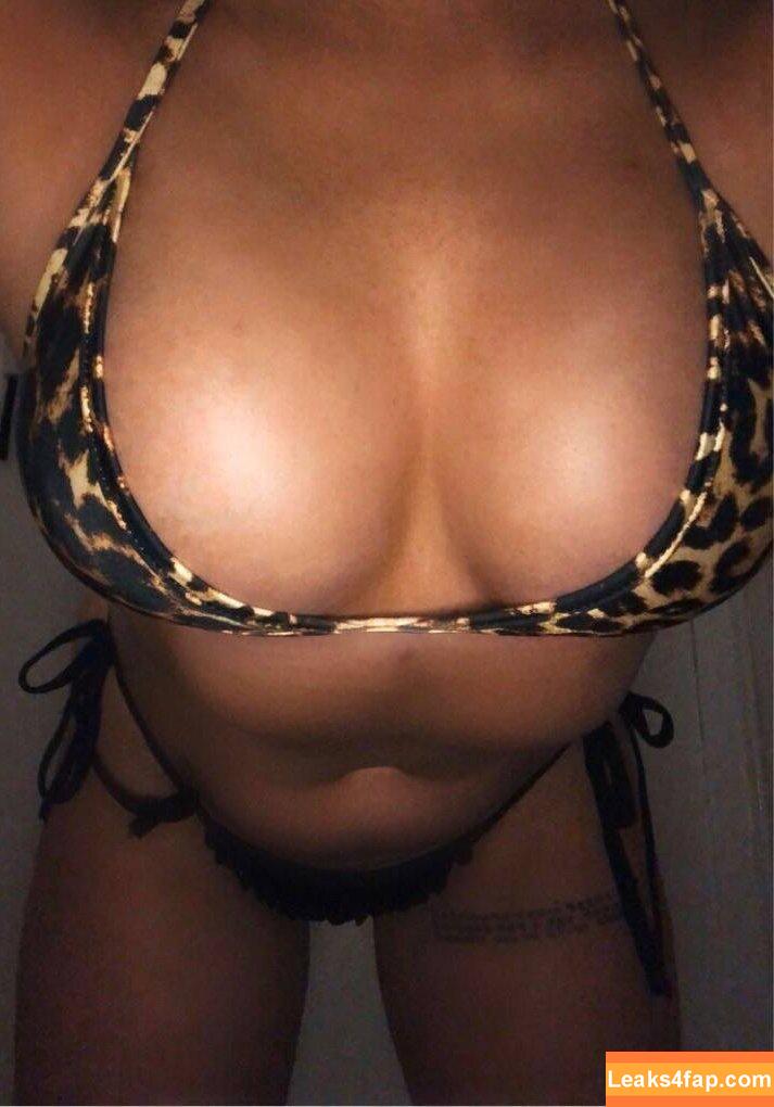 thewetwag / theewetkittyxo leaked photo photo #0024