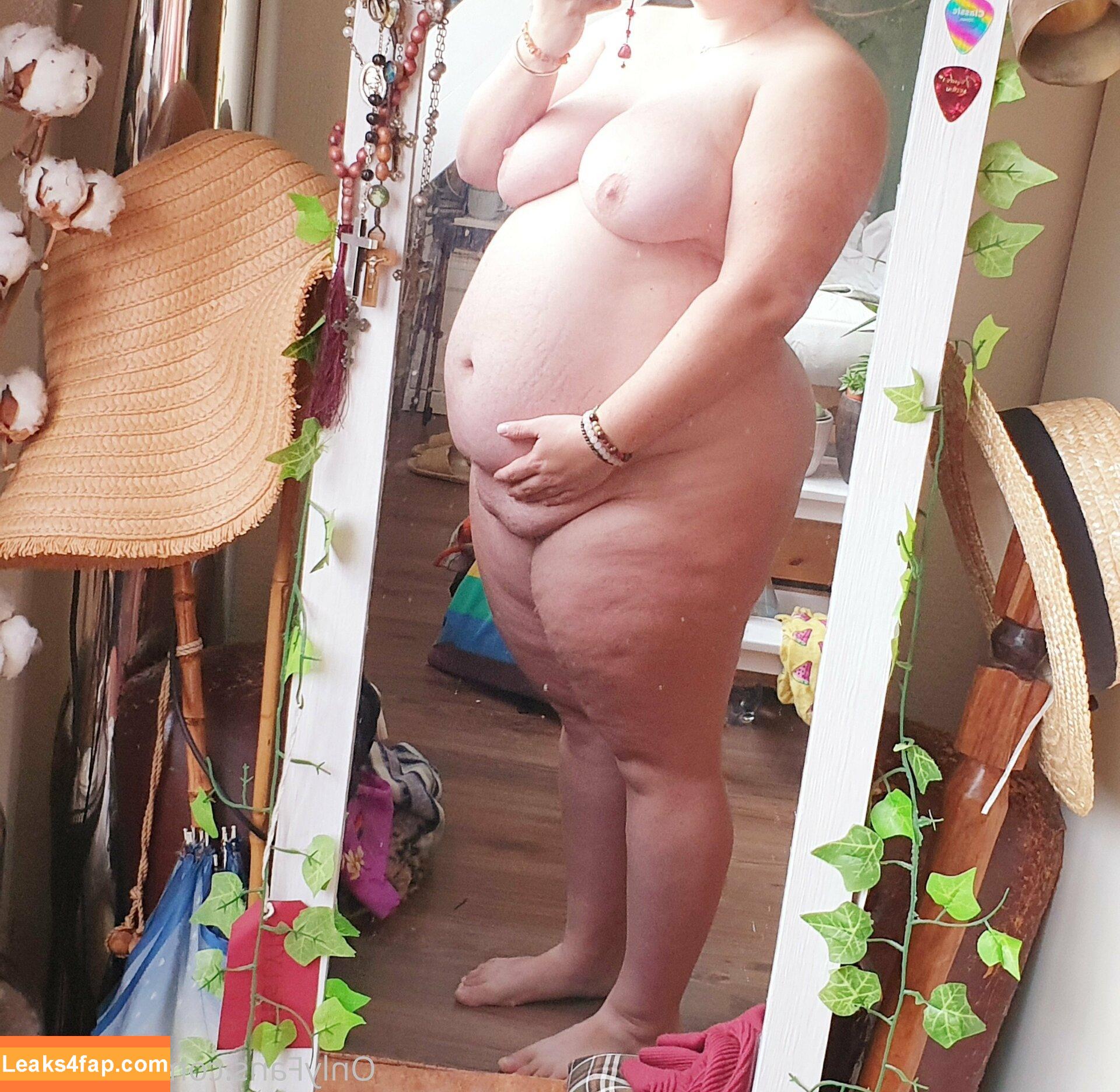 thiccpreg /  leaked photo photo #0020