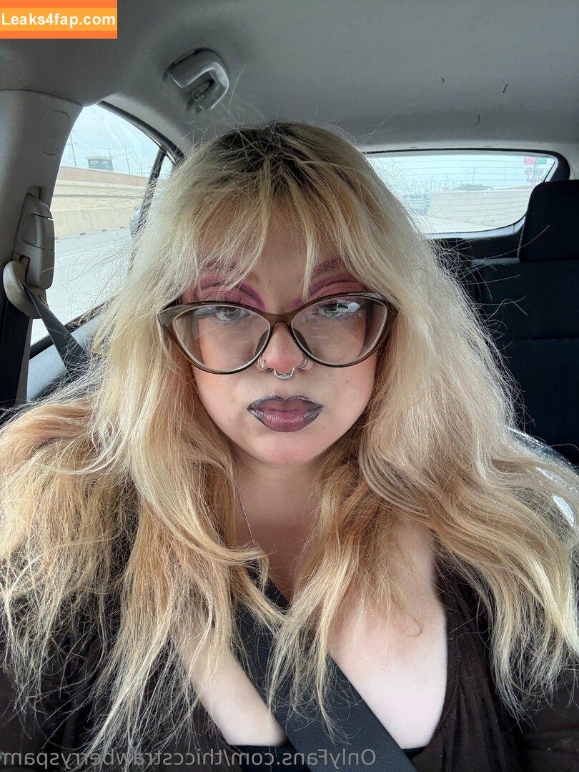 thiccstrawberryspam /  leaked photo photo #0014