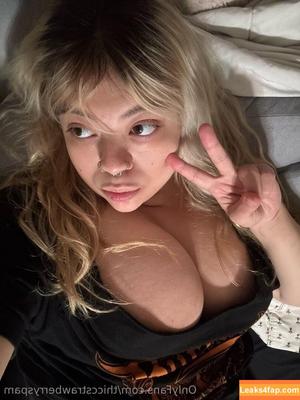 thiccstrawberryspam photo #0025