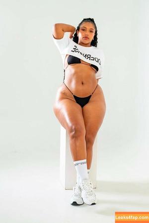 Thick Baddie photo #0038