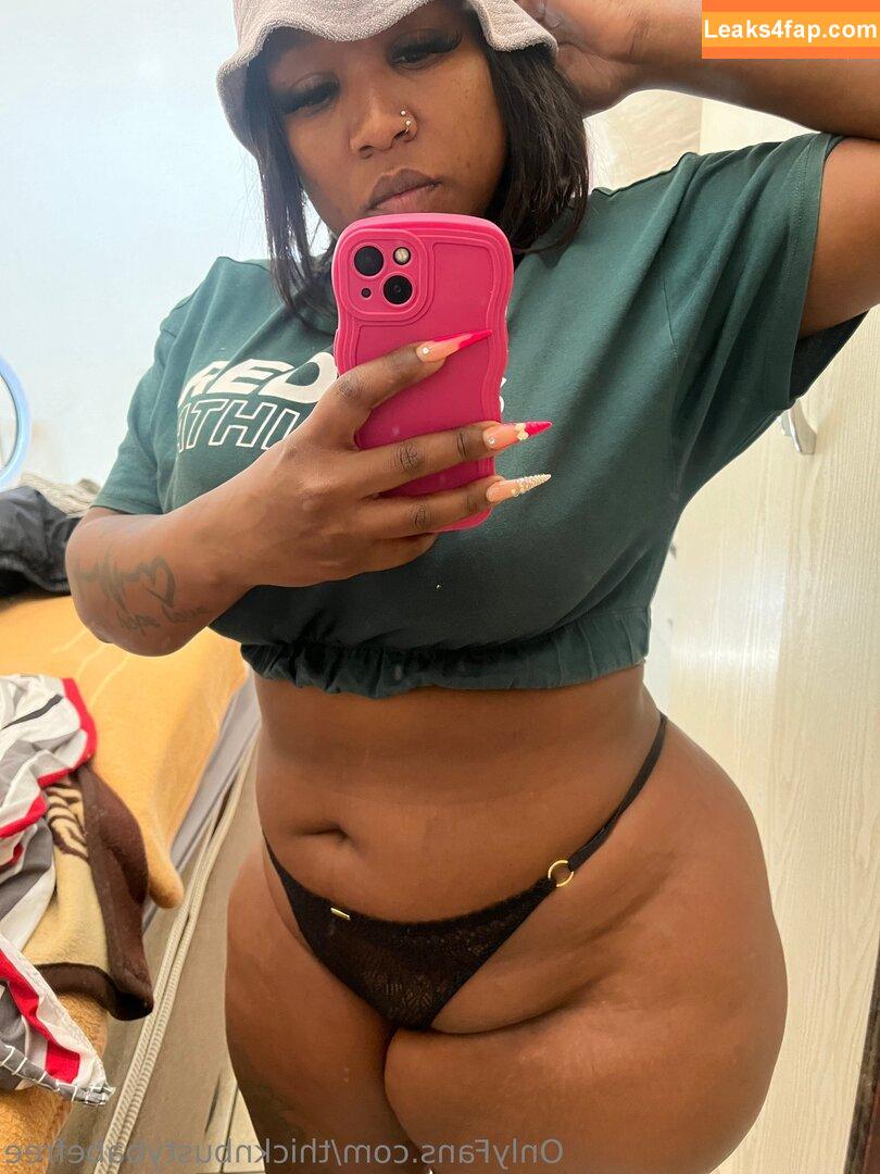 thicknbustybabefree /  leaked photo photo #0117