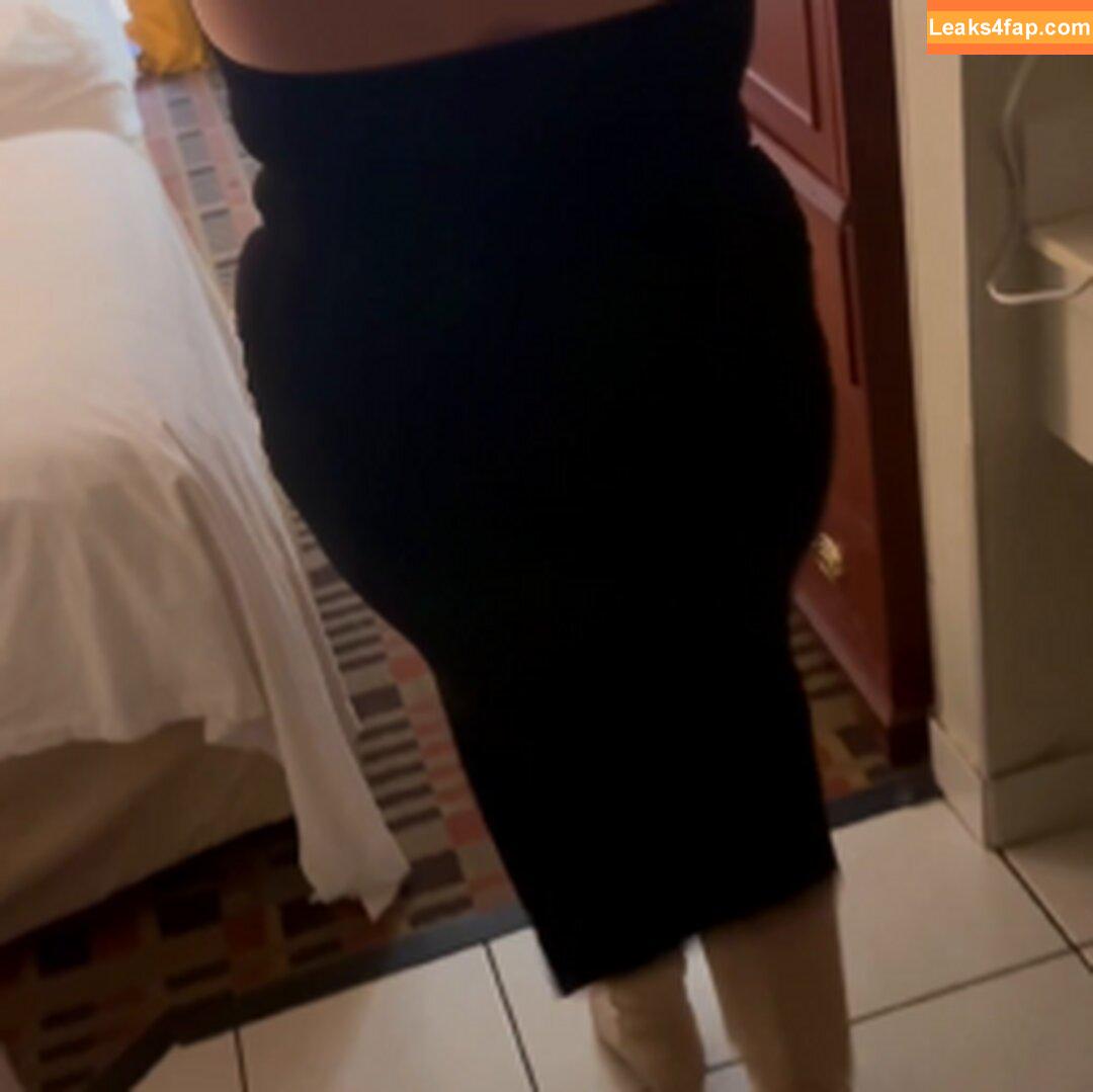 This_is_laura / Lauramilaxx / lauramilax leaked photo photo #0050