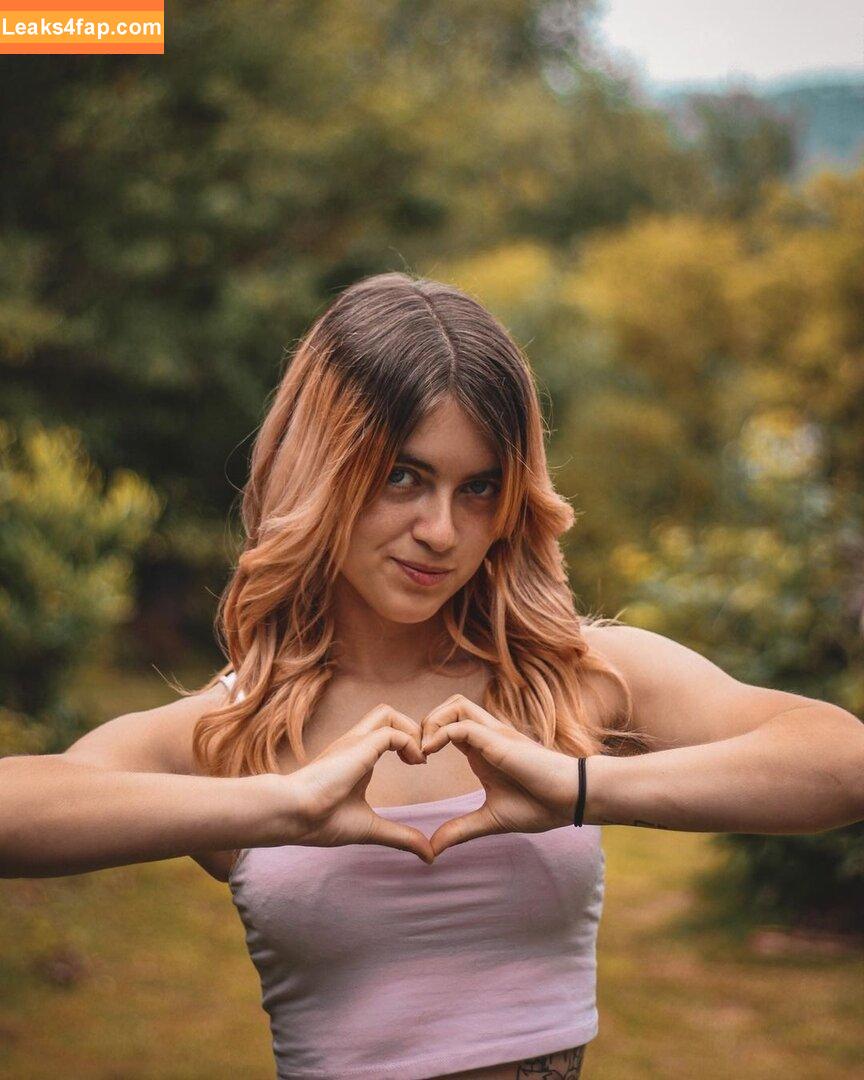 Thisislina / benzundbella leaked photo photo #0013