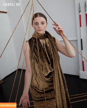 Thomasin Mckenzie photo #0237