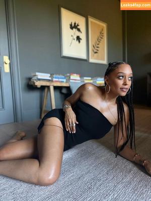 Tia Mowry photo #0013