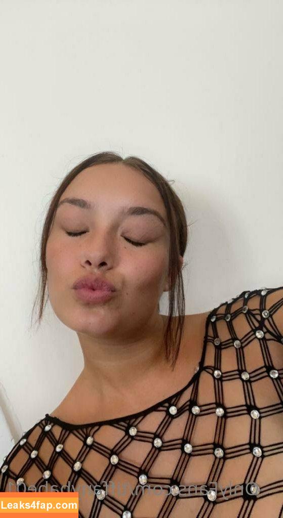 Tiffanybabe01 / tiffany.babe01 leaked photo photo #0421