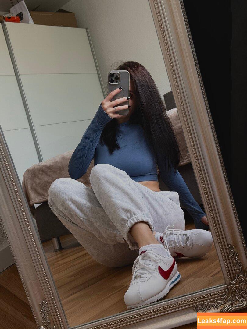 tiiinaalooy /  leaked photo photo #0006