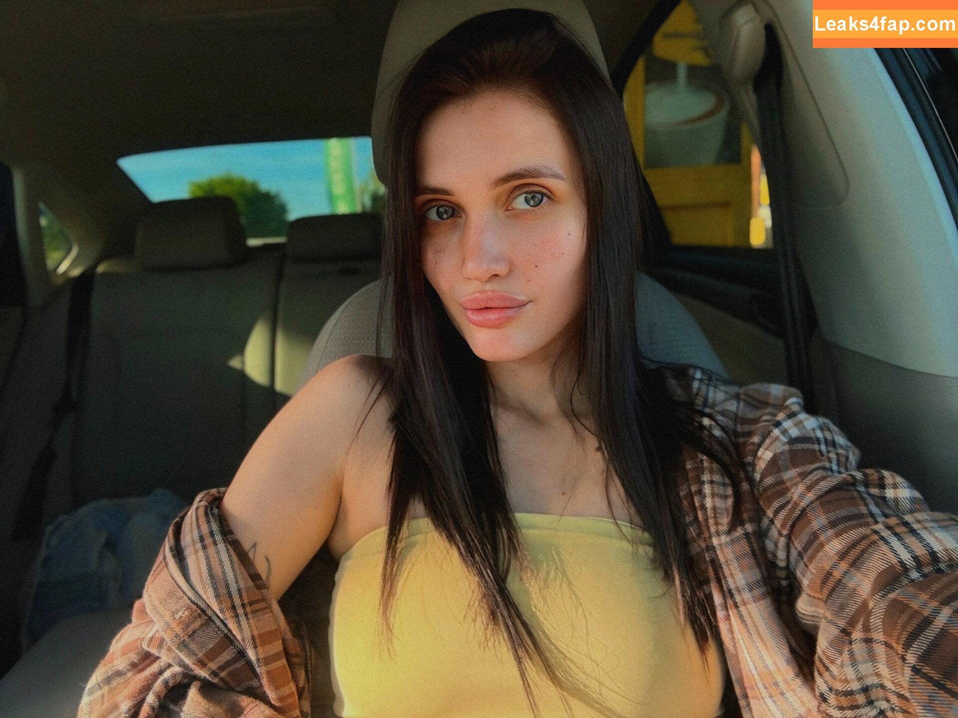 tiiinaalooy /  leaked photo photo #0012