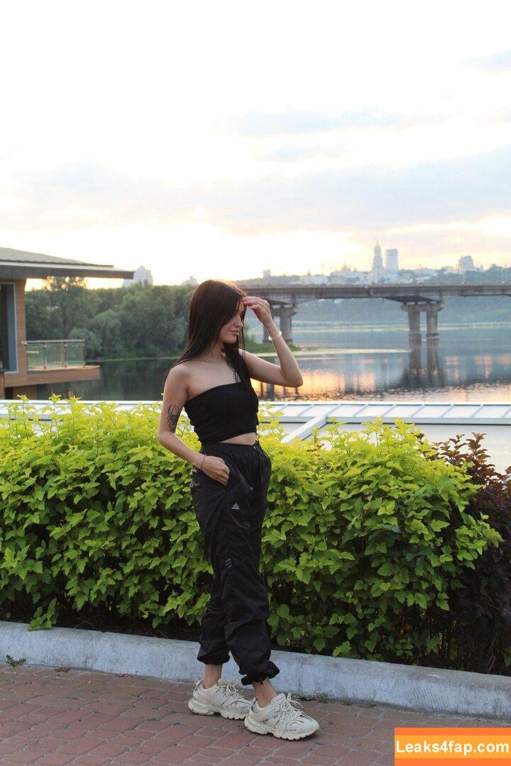 tiiinaalooy /  leaked photo photo #0013