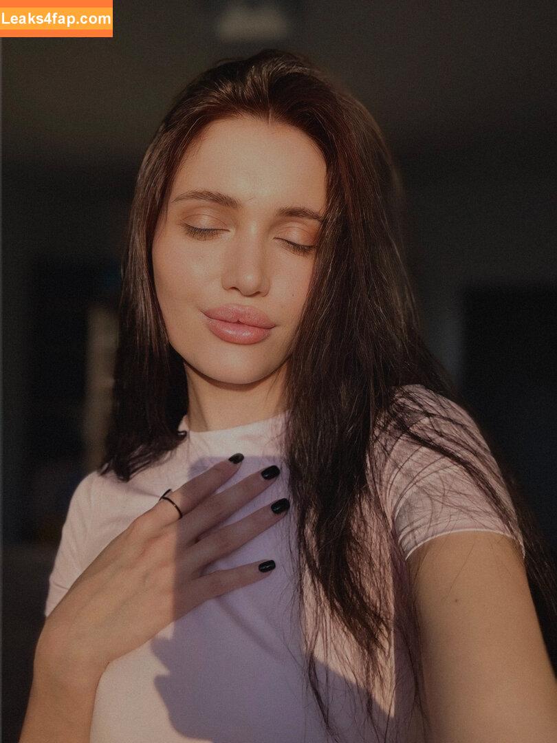 tiiinaalooy /  leaked photo photo #0016